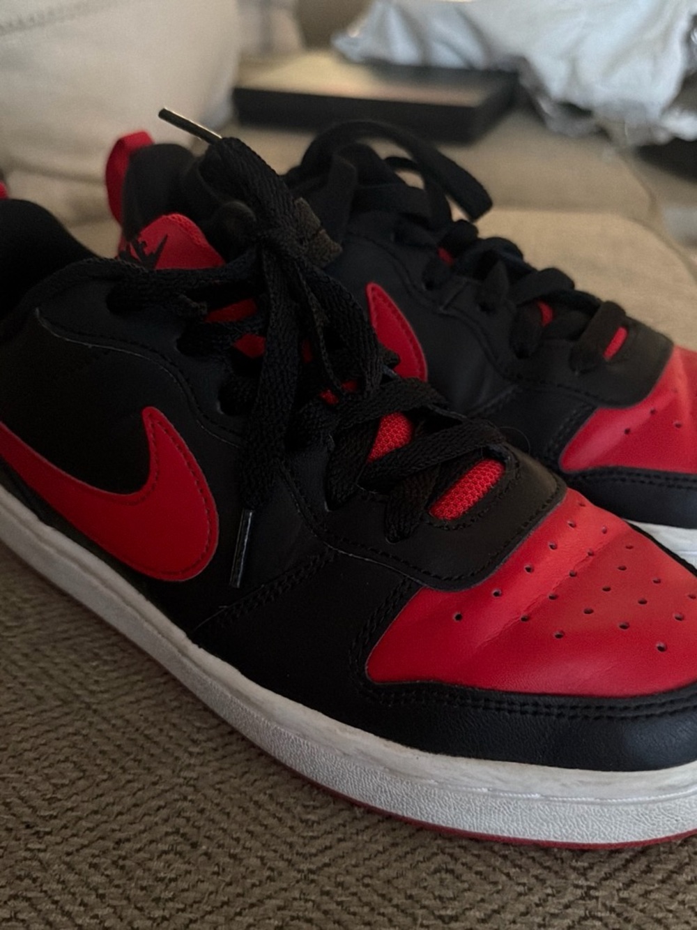 Nike Kids Black and Red Low-Top Sneakers